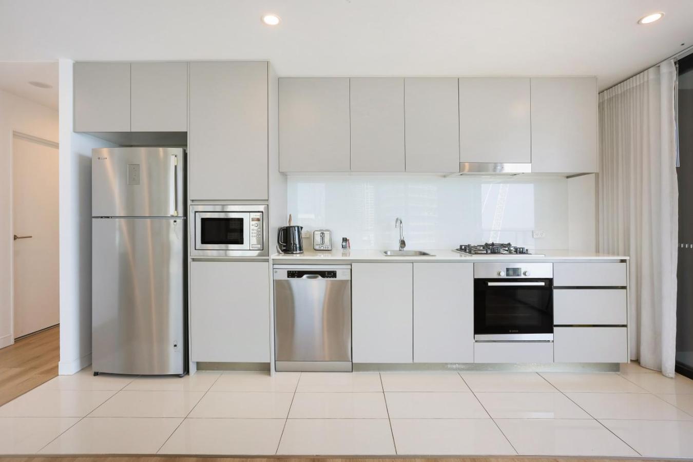 Rhapsody Surfers Paradise Beachfront Sleeps 6 - Optimise Bnb Gold Coast Zewnętrze zdjęcie